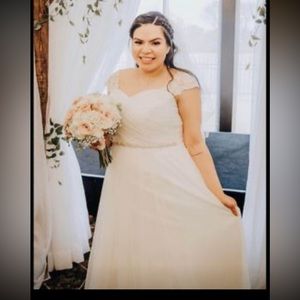 David’s Bridal GALINA Wedding Gown! Only worn once for a few hours.